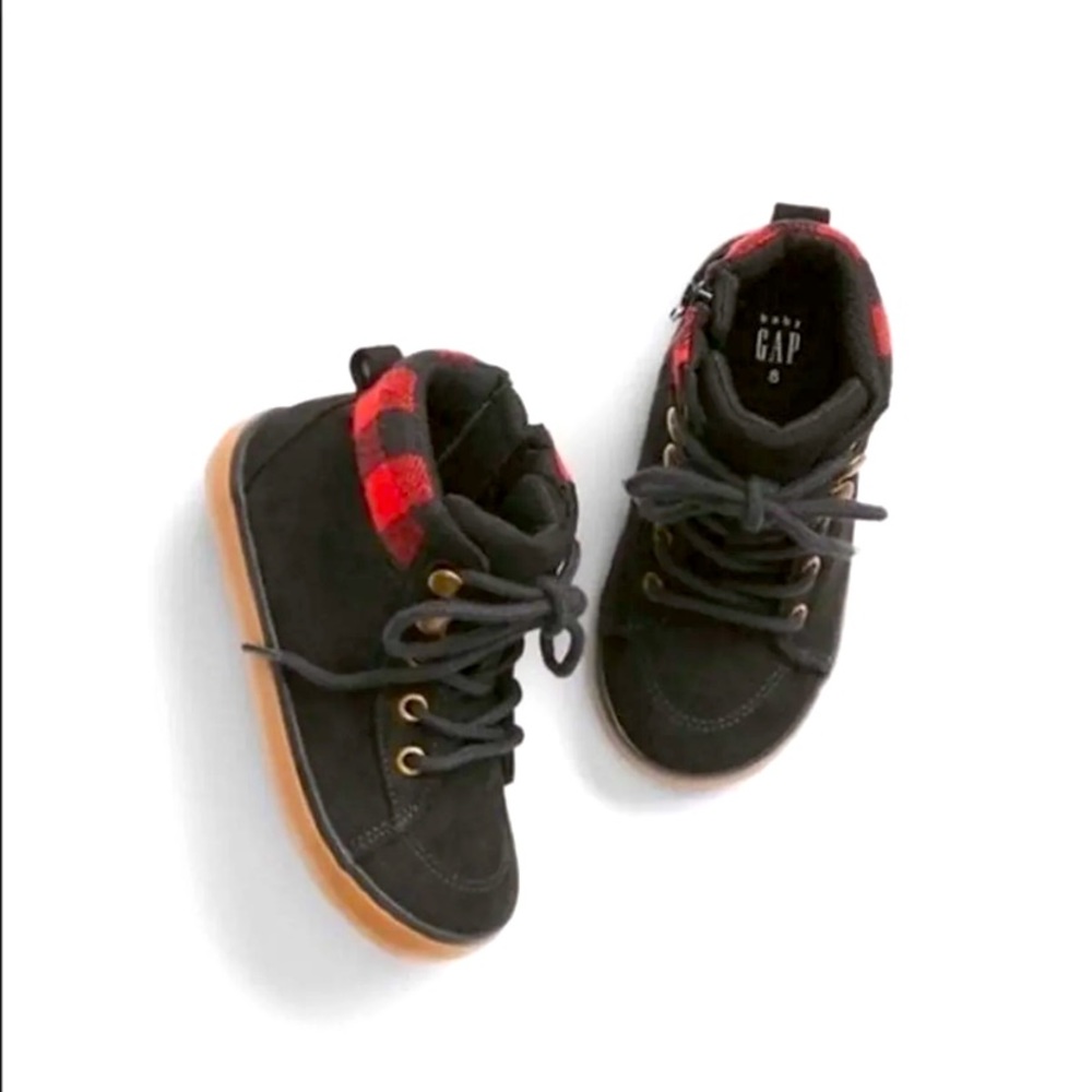 NWT Gap buffalo plaid hi top sneakers in 5
